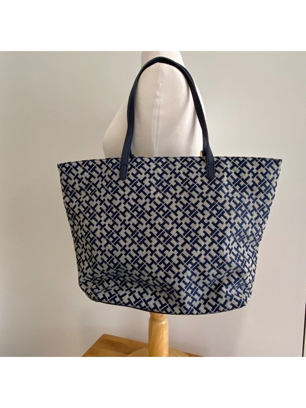 Tommy Hilfiger Navy &White Geometric Tote Bag/purse vegan Leather monogram large - Picture 4 of 14
